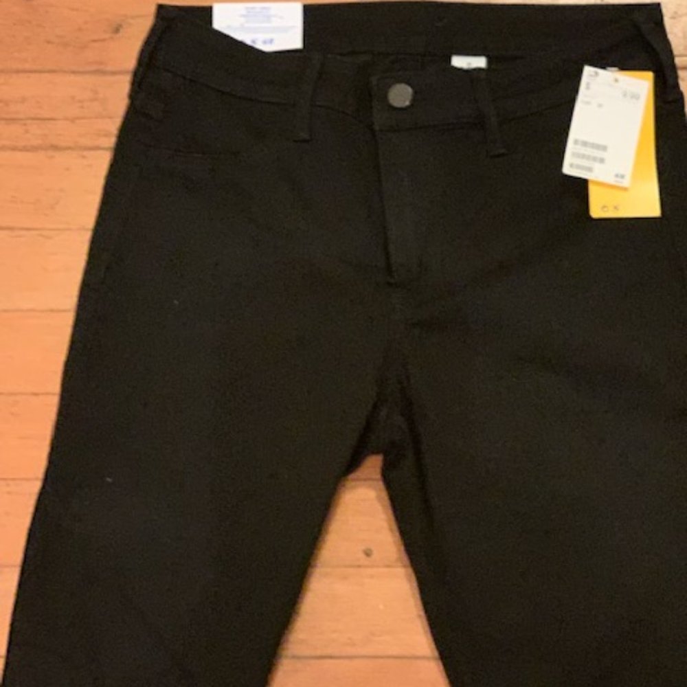 H&M Black Skinny Ankle Jeans---Brand New with Tags Size 27!